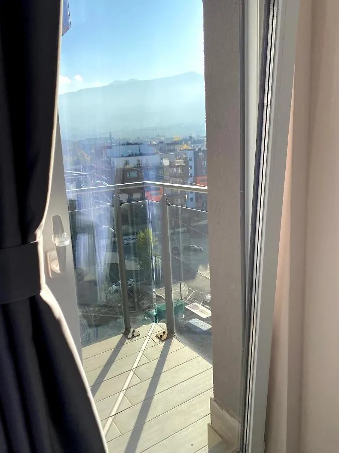 Mountain View Magenta White Apartment 索菲亞