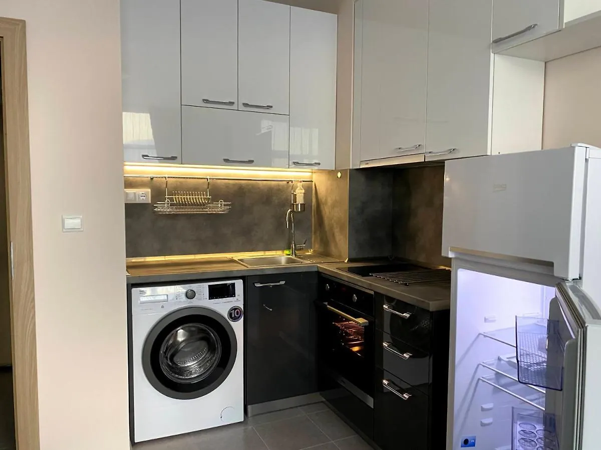 Mountain View Magenta White Apartment 索菲亞